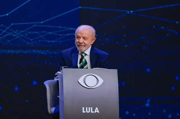 Lula desafia Flávio Bolsonaro a abrir sigilos bancário e telefônico