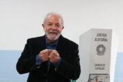 Lula teve mais votos que Flávio nas 2.033 seções com local alterado para o 2º turno