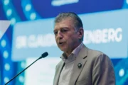 Médico cotado para o governo Flávio chama genocídio na pandemia de “capítulo superado”