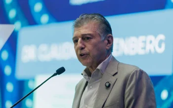 Médico cotado para o governo Flávio chama genocídio na pandemia de “capítulo superado”