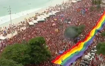 Milhares de apoiadores de Lula lotam quarteirões em Copacabana no Rio de Janeiro