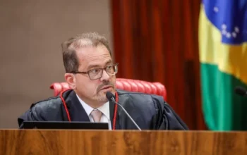 Ministro do TSE Floriano de Azevedo impede Kassio de suspender “Exército do Lula”