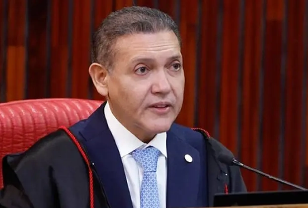 Ministros veem favorecimento a Flávio Bolsonaro em decisões de Kassio no TSE