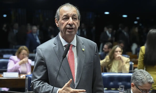 Omar Aziz é eleito governador do Amazonas com 85,84% das urnas apuradas