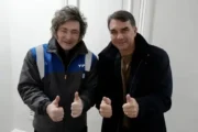 Passagem de Flávio Bolsonaro durante fuga pela Argentina contou com escolta policial fornecida pelo governo de Javier Milei