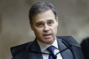 Perdendo por 4 a 3, Mendonça interrompe julgamento e mantém vídeo de Lula censurado