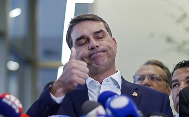 Pesquisa Datafolha - Flávio encolhe 2% e fica com 51% dos votos válidos contra 49% de Lula no 2º turno
