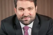 PF apura se jato de Willer Tomaz levou Flávio Bolsonaro à Argentina