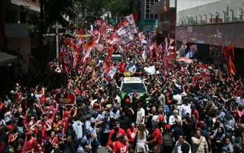 PM de Tarcísio tenta tumultuar ato de Lula na Avenida Paulista