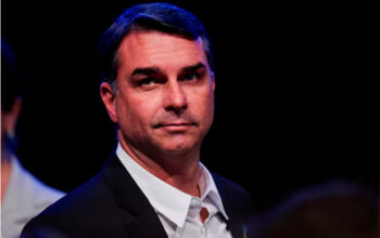 Polícia Federal investiga se Flávio Bolsonaro fugiu para os Estados Unidos