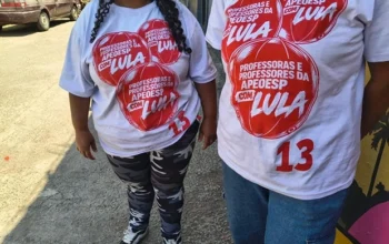 Professoras denunciam PMs por tomar camisetas de Lula e forçar suspeitos a usá-las