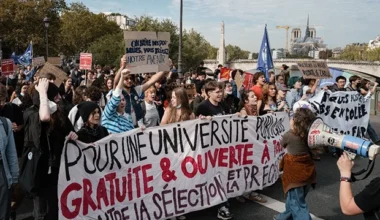Protestos na França tem ataque a prefeituras e atos em diversas cidades