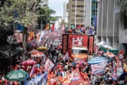 Lula lota Avenida Paulista em último ato antes do 1° turno