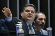 Alcolumbre adia PEC da Segurança após impasse sobre redução da maioridade penal