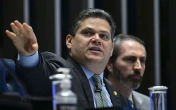 Alcolumbre adia PEC da Segurança após impasse sobre redução da maioridade penal