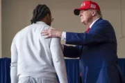 Trump transforma comícios em concursos de beleza para homens