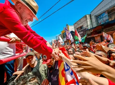 Lula é reeleito presidente do Brasil em virada histórica