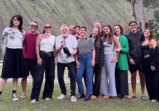 José de Abreu reúne filha trans e família em foto rara