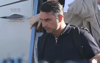 Flávio Bolsonaro se autoproclama presidente dos “Estados Unidos do Brazil”