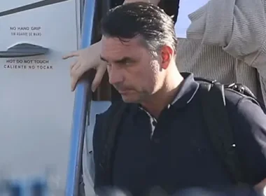 Flávio Bolsonaro se autoproclama presidente dos “Estados Unidos do Brazil”