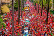 Lula forma Mar Vermelho em BH e conclama eleitores de todas as idades a votar