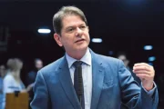 Cid Gomes se reelege senador no Ceará após ruptura política com Ciro