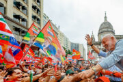 Lula toma as ruas do Rio e prega mobilização para vitória no primeiro turno