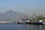 Previsão de superávit comercial de 2026 cai para US$ 84,4 bilhões