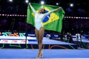 Rebeca Andrade é ouro no salto e conquista o tricampeonato mundial