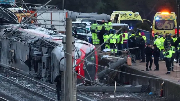 Tragédia na Espanha deixou ao menos 64 mortos e 80 feridos após colisão ferroviária