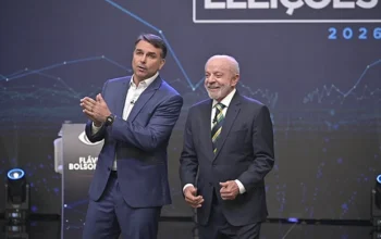 "Você conhece um cidadão que nunca trabalhou? É o Flávio Bolsonaro”, diz Lula