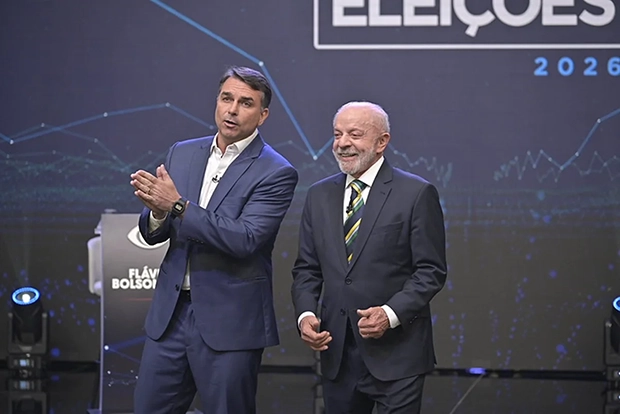 "Você conhece um cidadão que nunca trabalhou? É o Flávio Bolsonaro”, diz Lula